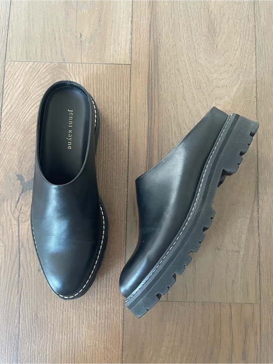 Jenni Kayne Shoes - Like New! Jenni Kayne Black Leather Lug Mule, size 40/US 10